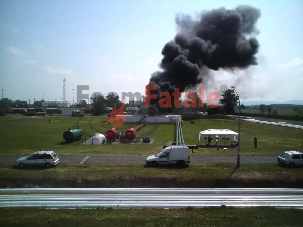 oil tank fire demonstration demonstrates its extreme ability in oil tank fire extinguishing.