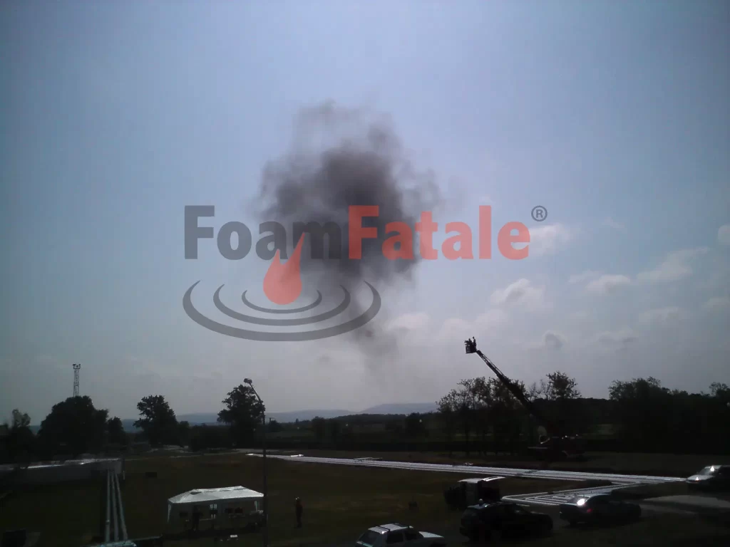 oil tank fire demonstration demonstrates its extreme ability in oil tank fire extinguishing.